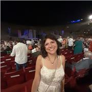 Laureata in Lettere impartisce lezioni di greco e latino